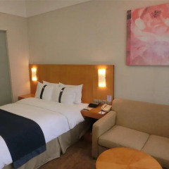 Отель Holiday Inn Express Luohu 4* Стандартный номер