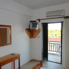 Отель Chris Apartments Греция, Метаморфоси - отзывы, цены и фото номеров - забронировать отель Chris Apartments онлайн удобства в номере