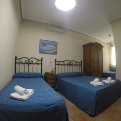 Отель Hostal El Pilar Стандартный номер с различными типами кроватей фото 13