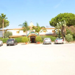 Отель Hostal Cabo Roche парковка