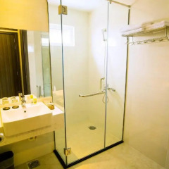 Euro Star Hotel 3* Улучшенный номер с различными типами кроватей фото 10