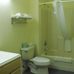 Отель Americas Best Value Inn Three Rivers 2* Люкс с различными типами кроватей фото 7