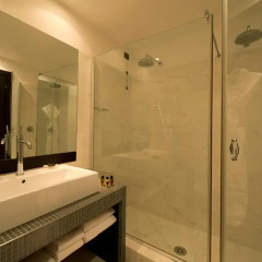 Отель TownHouse 70 4* Улучшенный номер с двуспальной кроватью фото 2