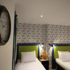 Queens Hotel 3* Улучшенный номер с различными типами кроватей фото 10