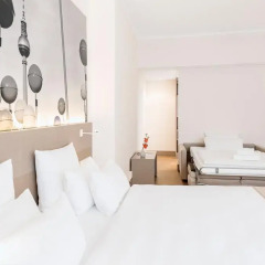 Отель NH Collection Berlin Mitte Am Checkpoint Charlie 4* Люкс с разными типами кроватей фото 23