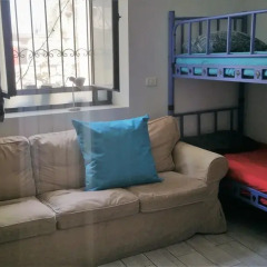 Отель German Colony Guest House Кровать в женском общем номере