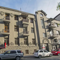 Отель FlatsInYerevan - Apartments at Vardanants Street Армения, Ереван - отзывы, цены и фото номеров - забронировать отель FlatsInYerevan - Apartments at Vardanants Street онлайн парковка