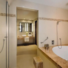Avani Deira Dubai Hotel 5* Стандартный номер с различными типами кроватей фото 4