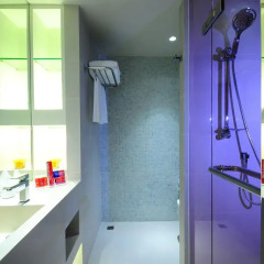 Отель Citrus Sukhumvit 13 by Compass Hospitality 3* Улучшенный номер с различными типами кроватей фото 4