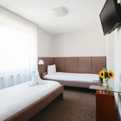 Отель Hotelik pod Dębami Польша, Вроцлав - отзывы, цены и фото номеров - забронировать отель Hotelik pod Dębami онлайн комната для гостей