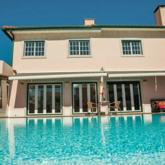 Отель Betty House бассейн