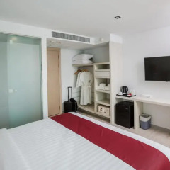 The Bloc Hotel 4* Улучшенный номер с двуспальной кроватью фото 3