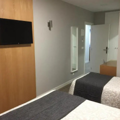 Отель Hostal Alborán Стандартный номер с различными типами кроватей фото 4