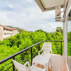 Отель Baan Yuyen Karon Guesthouse 2* Улучшенный номер разные типы кроватей фото 10