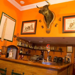 Отель Hostal Sierpes гостиничный бар