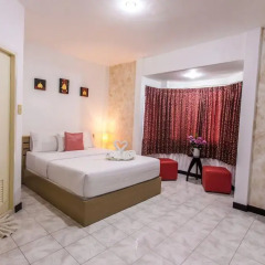 Отель Karon Sunshine Guesthouse & Bar 3* Улучшенный номер с различными типами кроватей фото 10