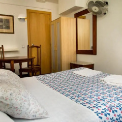 Отель Hostal LK Стандартный номер с 2 отдельными кроватями (общая ванная комната)