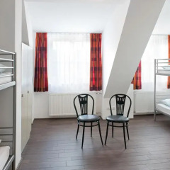 Отель Jaeger's Munich Кровать в общем номере с двухъярусной кроватью фото 16
