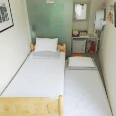 Отель 24 Guesthouse Dongdaemun 2* Стандартный семейный номер с двуспальной кроватью фото 7