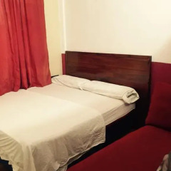 Отель Go Bcn Hostal Ideal Badal Стандартный номер с двуспальной кроватью (общая ванная комната) фото 10
