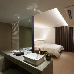 H Hotel 2* Номер Делюкс с различными типами кроватей