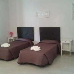 Отель Hostal Balmes Centro Стандартный номер с разными типами кроватей фото 3