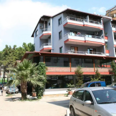 Hotel Whispers Голем парковка