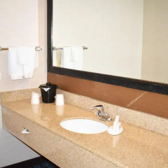 Отель Fairfield Inn & Suites by Marriott Albuquerque Airport ванная