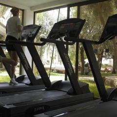 Coral Beach Hotel and Resort фитнесс-зал
