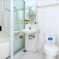 Отель Lila Homestay Hoi An 2* Улучшенный номер с различными типами кроватей фото 4