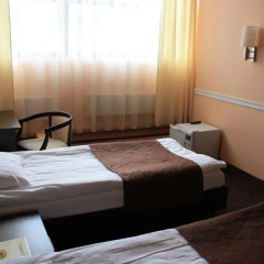 Гостиница Юджин 3* Улучшенный номер с 2 отдельными кроватями фото 2