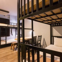 Oldtown Hostel Стандартный семейный номер с двуспальной кроватью (общая ванная комната) фото 13