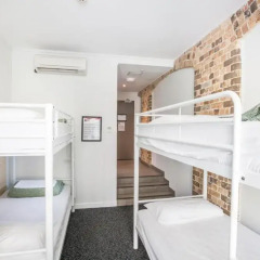 Отель Base Sydney Кровать в общем номере с двухъярусной кроватью фото 3