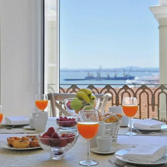 Апартаменты Localtraveling ALFAMA River View - Family Apartments в номере фото 2