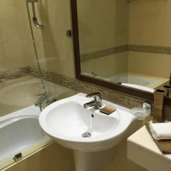 Saraya Corniche Hotel 5* Улучшенный номер с различными типами кроватей