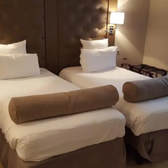 Отель Hôtel Saint Cyr Etoile 3* Улучшенный номер с 2 отдельными кроватями