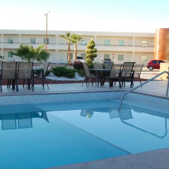 American Inn Hotel & Suites Delicias бассейн фото 2