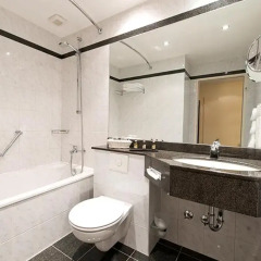 Leonardo Hotel Hannover Airport ванная