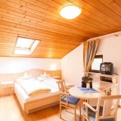 Отель Appartements Kirchtalhof Лана комната для гостей фото 2