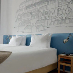 Отель Lisbon Check-In Guesthouse 3* Стандартный номер с двуспальной кроватью (общая ванная комната) фото 2