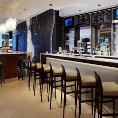 Отель Courtyard by Marriott Cologne Кёльн гостиничный бар