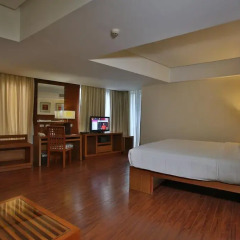 Crown Regency Hotel and Towers Cebu 4* Улучшенный номер с различными типами кроватей фото 5