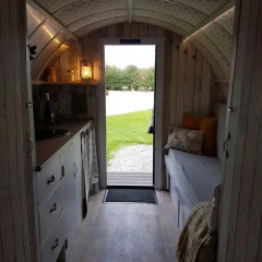 Отель The Little Hide - Grown Up Glamping Стандартный номер с различными типами кроватей фото 15