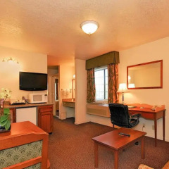 Отель Quality Inn комната для гостей фото 4