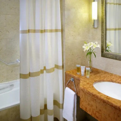 Отель Dead Sea Marriott Resort & Spa Иордания, Сваймех - отзывы, цены и фото номеров - забронировать отель Dead Sea Marriott Resort & Spa онлайн ванная