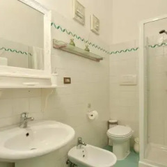 Отель Emy Guest House Флоренция ванная