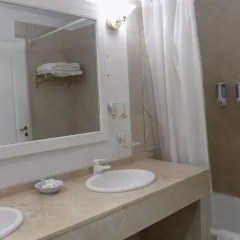 Отель Mayflower Suites 3* Стандартный номер с двуспальной кроватью фото 2