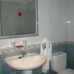 Hotel Reyes de León 2* Улучшенный номер с различными типами кроватей фото 5