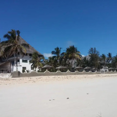 Отель African House Resort пляж