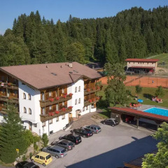 Отель Der Waldhof парковка